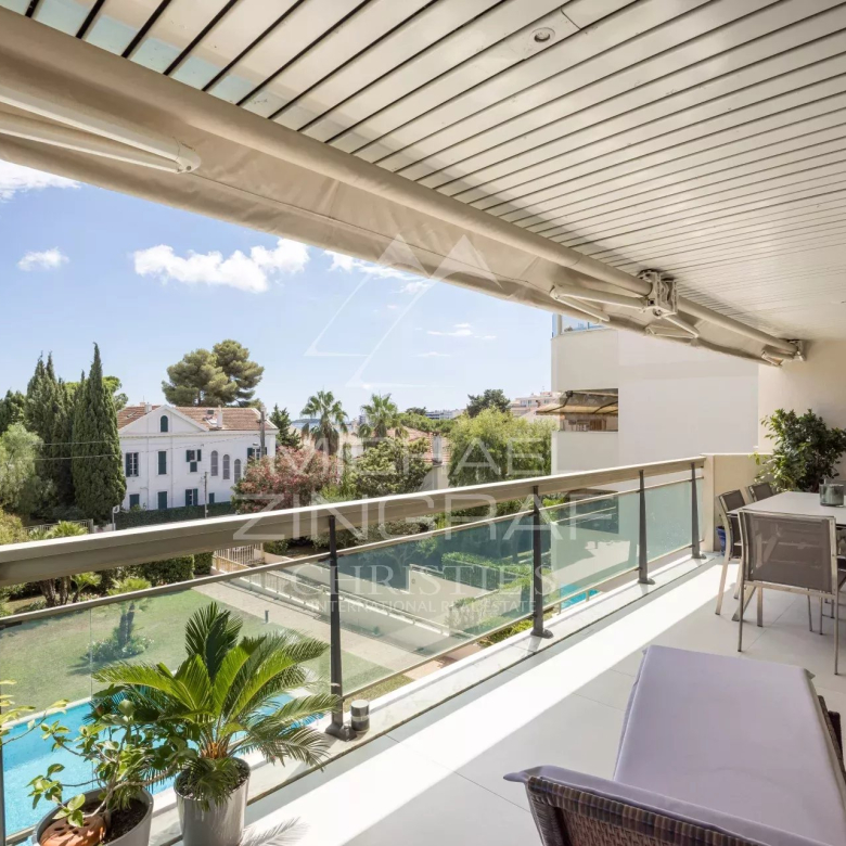 Cannes Palm Beach – Splendid two-bedroom apartment with sea view