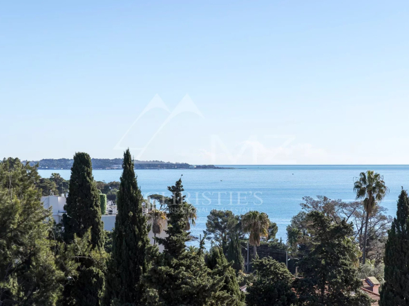 AVANT DERNIER ETAGE – 5 PIECES VUE MER