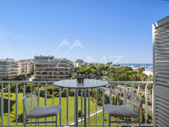 Cannes Croisette – Appartement 4 Pièces rénové – Vue mer – Etage élevé