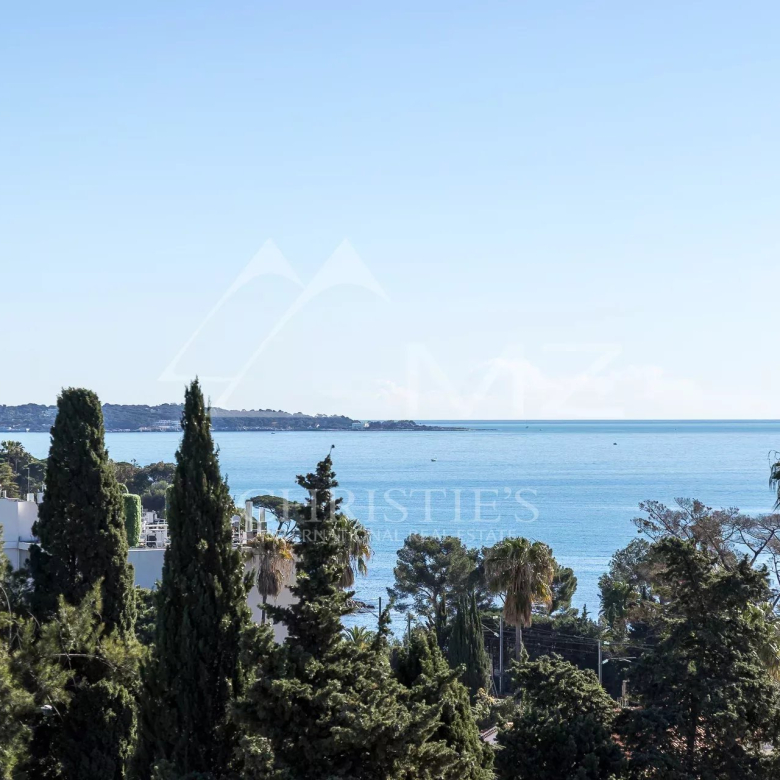 OPPORTUNITY IN GIGARO: VILLA TO RENOVATE WITH A BUILDING PERMIT