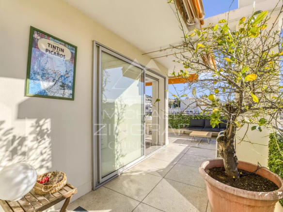 Exclusive – 2-bedroom top-floor apartment with terrace – Cannes Centre