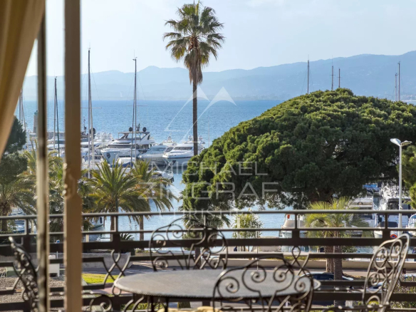 Cannes Croisette – Somptueux appartement de 102 m² avec vue mer.