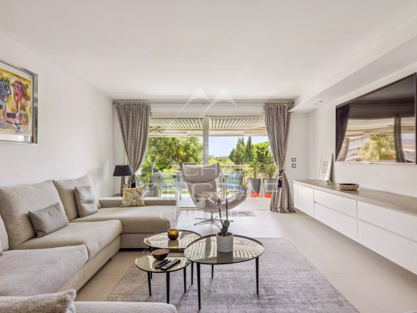Cannes Palm Beach – Splendide appartement deux chambres, aperçu mer