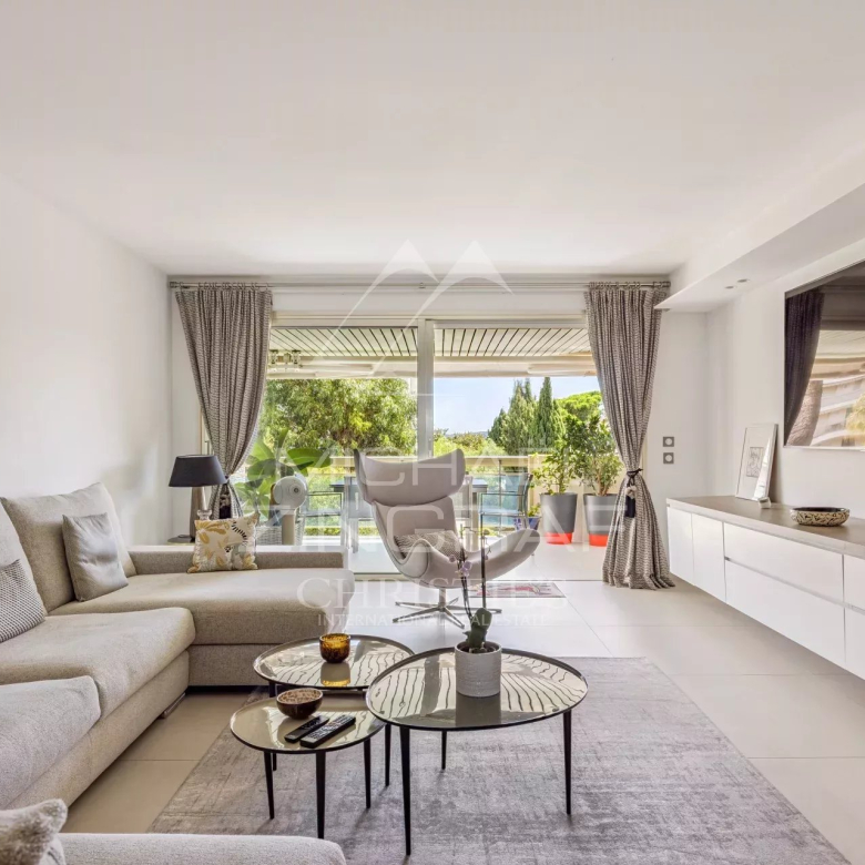 Cannes – Croisette – Exceptional 3-room apartment