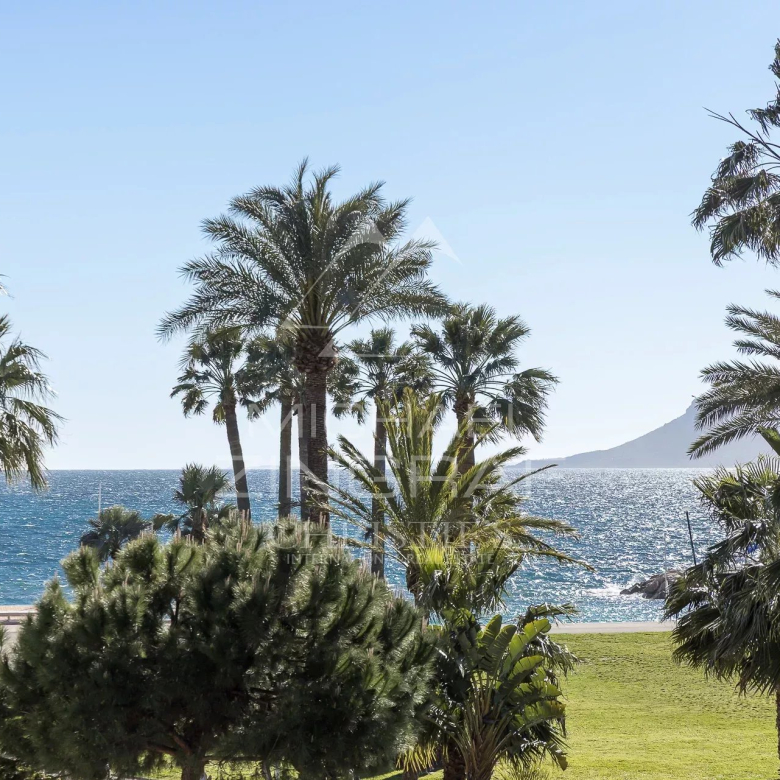 Dans le quartier du Petit Juas, loft alliant charme historique et confort