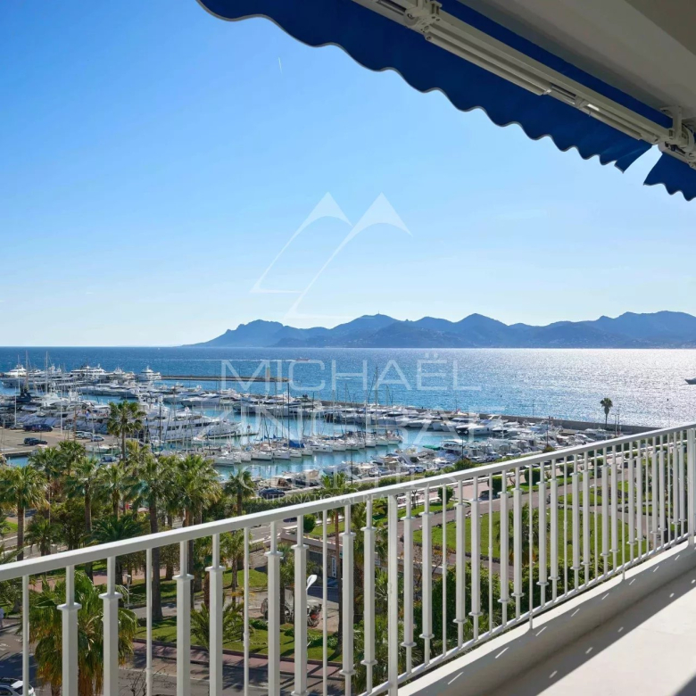 Cannes Palm Beach – Renovated 4-room apartment with terraces
