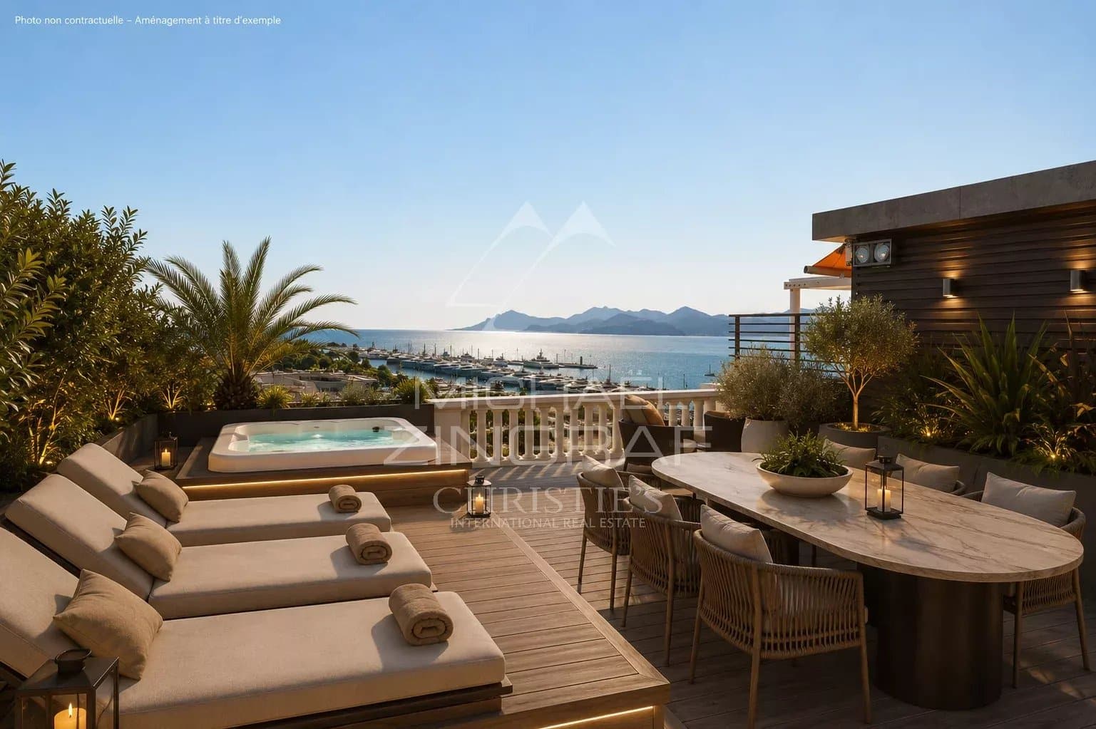 Penthouse with roof terrace in Cannes, overlooking the sea and Port Canto.