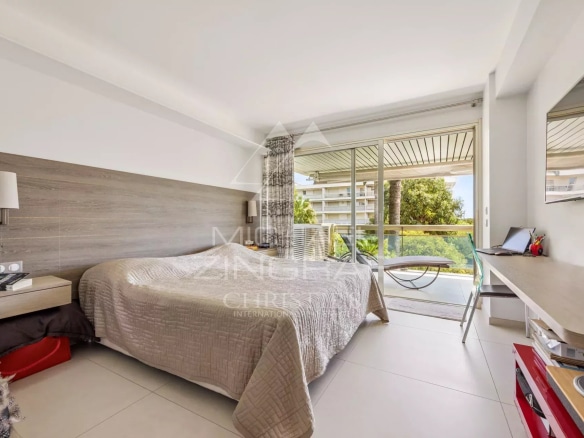 Room in an apartment in Cannes with balcony and view of greenery.