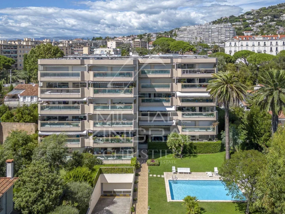 Aerial view of a modern building with swimming pool and gardens in Cannes, Palm Beach district.