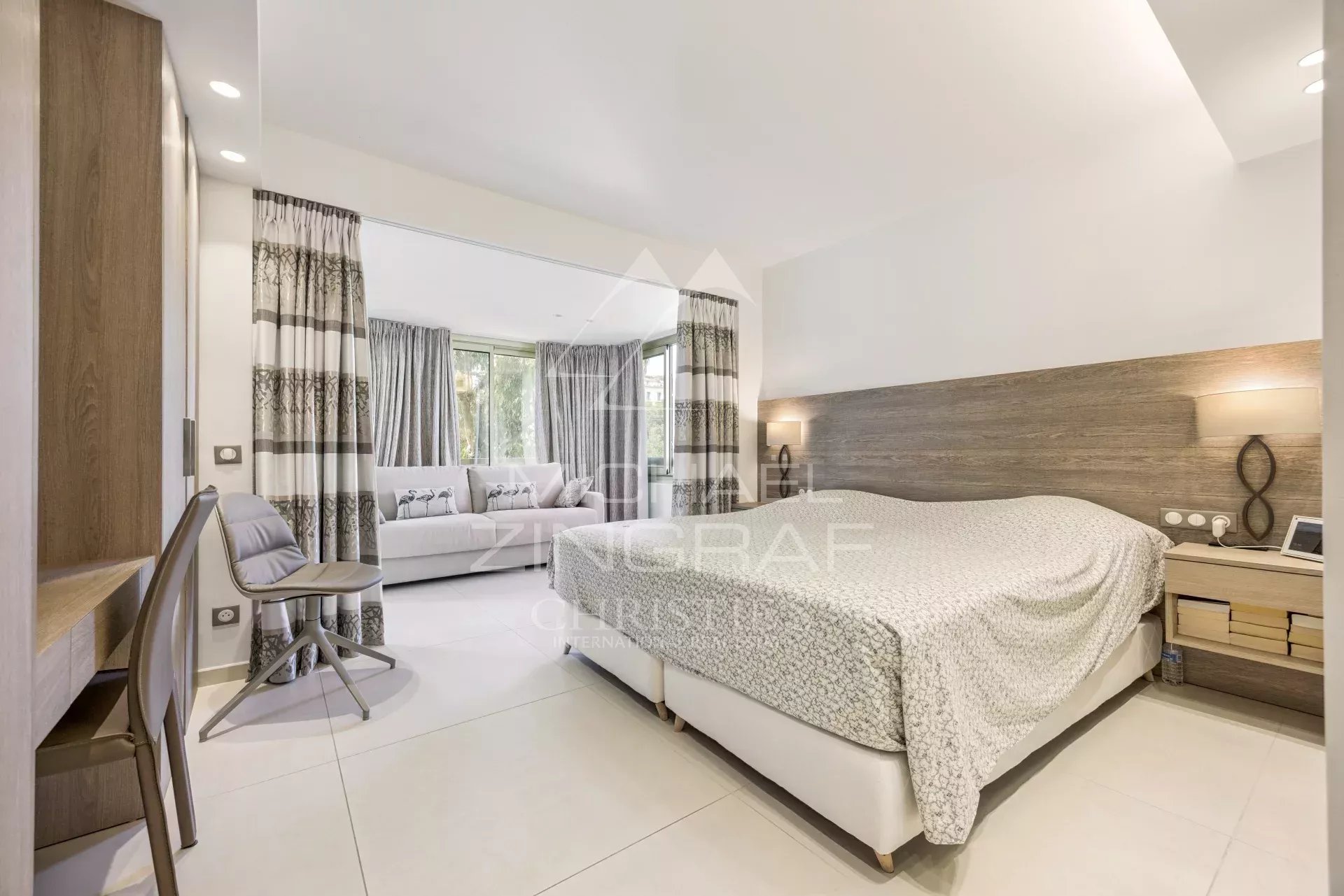 Room in a modern apartment with double bed and sitting area, Cannes Palm Beach.