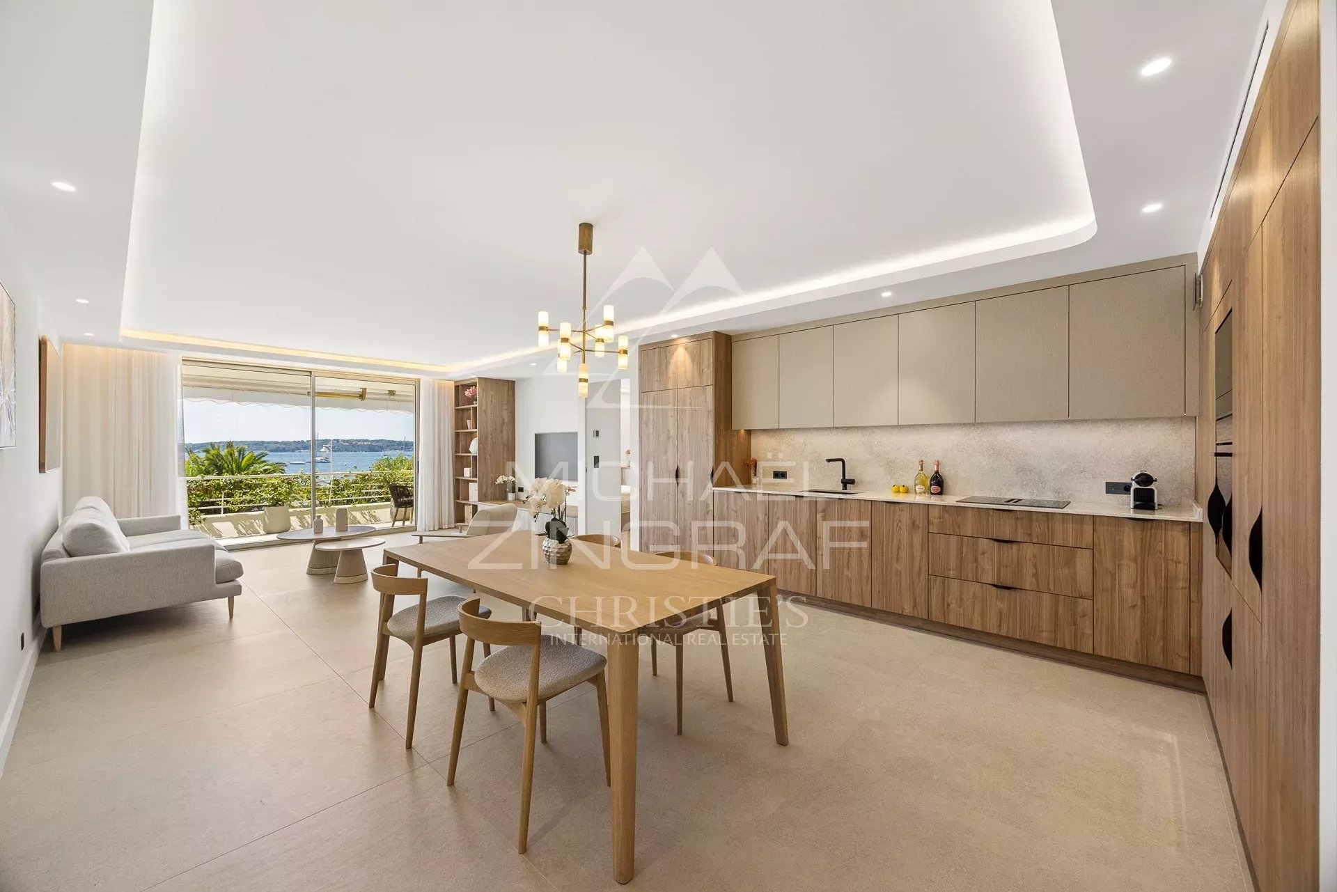 Appartement moderne à Palm Beach, Cannes Intérieur d'un appartement moderne à Cannes, avec une cuisine ouverte et un espace de vie lumineux.