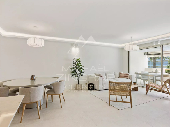 Interior of a renovated apartment in Cannes, with a bright living room and dining area.