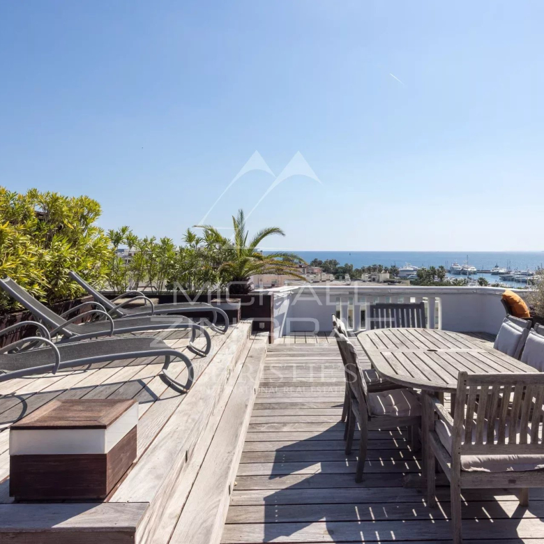 Luxury real estate photo | Charming Properties