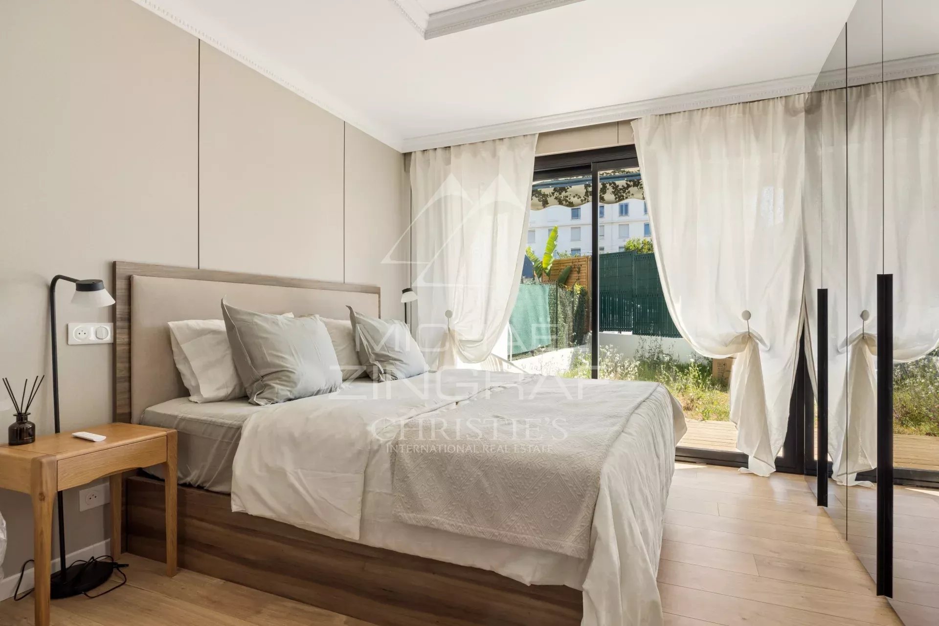 Chambre d’appartement à Cannes Chambre d'un appartement rénové à Cannes avec accès au jardin.