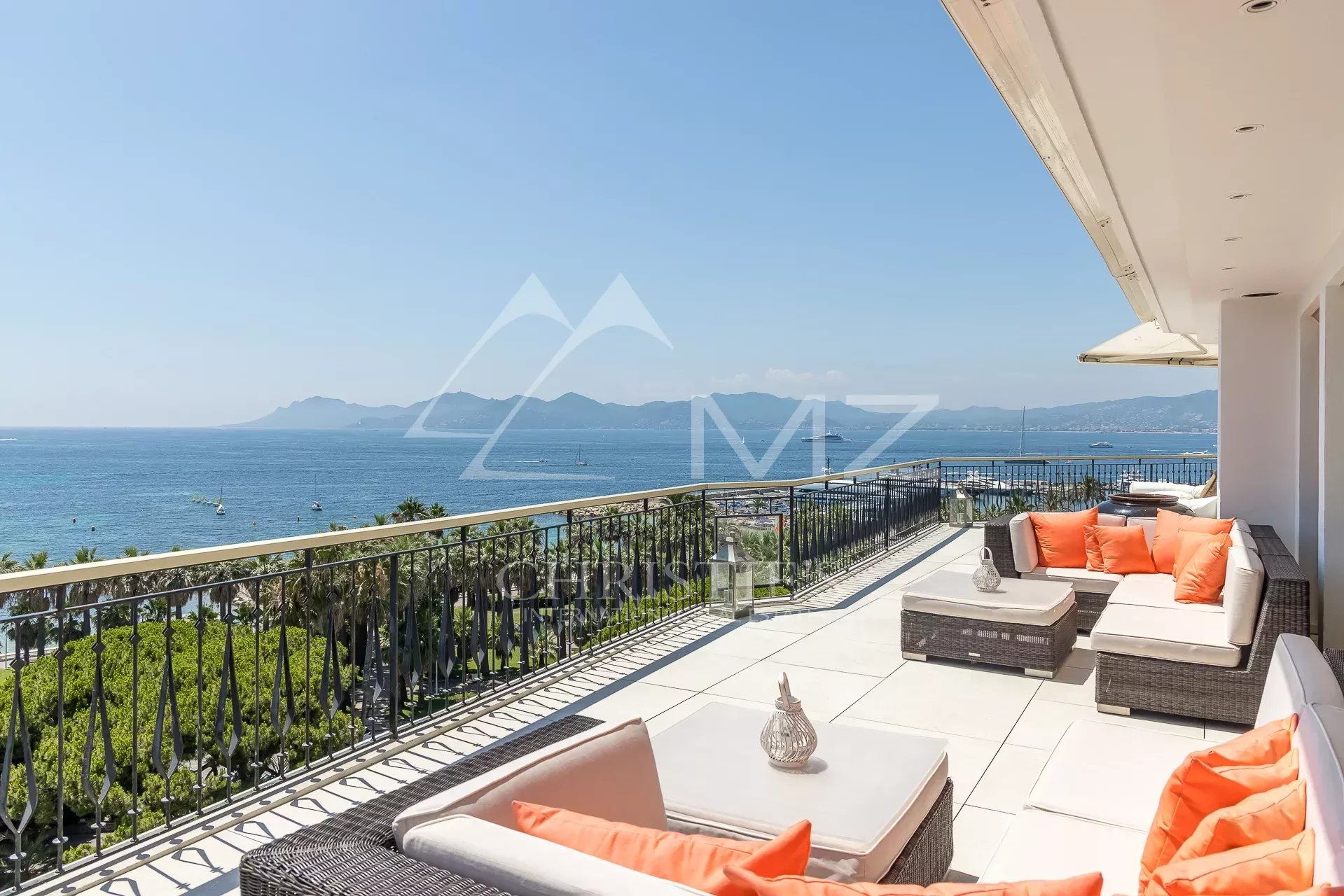 Penthouse avec terrasse et vue panoramique sur la mer à Cannes