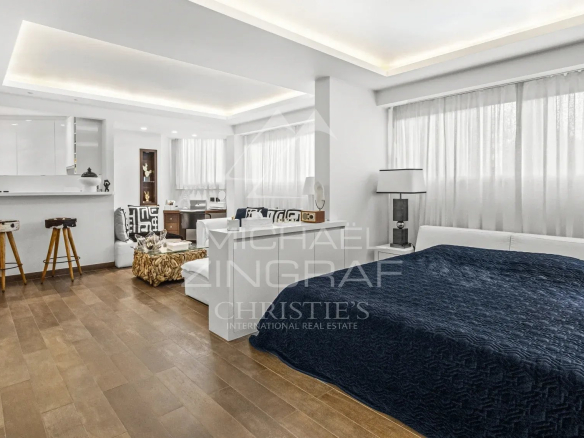 Studio moderne de 53 m² avec cuisine semi-ouverte et espace salon à Cannes.