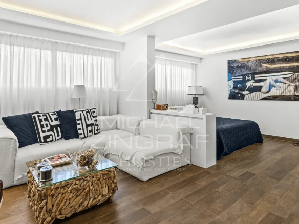 Studio d'exception de 53 m² rénové avec un salon et une chambre à Cannes.