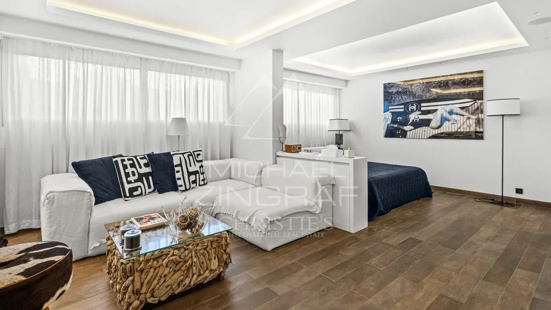 Studio rénové à Cannes Studio d'exception de 53 m² rénové avec un salon et une chambre à Cannes.