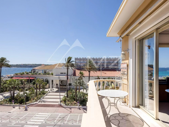 CANNES PALM BEACH – 2 ROOMS SEA VIEW