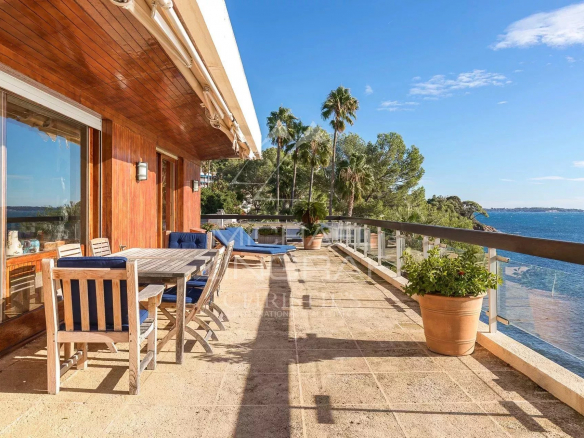 Cannes Palm Beach- Unique penthouse pieds dans l’eau