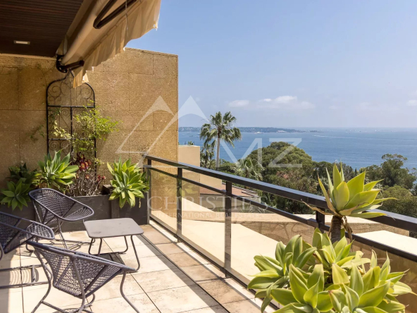 Exceptional duplex 6 rooms panoramic sea view