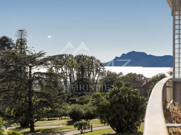Superbe 4 pièces vue mer panoramique dans résidence de Prestige