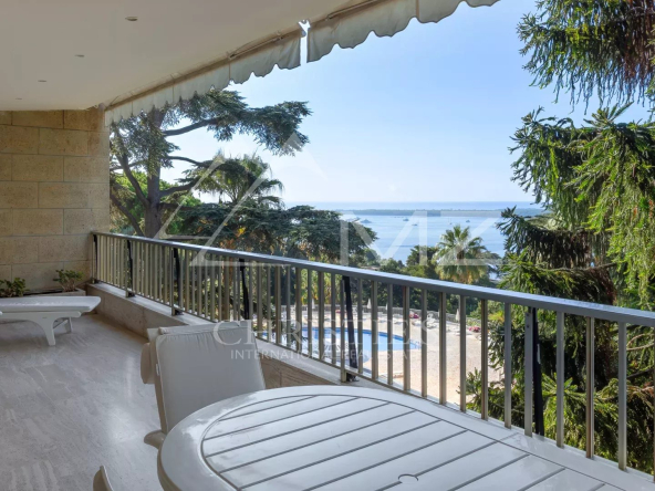 EXCLUSIVITE: Superbe appartement contemporain à la vue mer