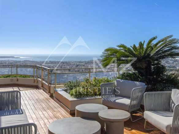 Discover this exceptional property located in the hills of residential Le Cannet