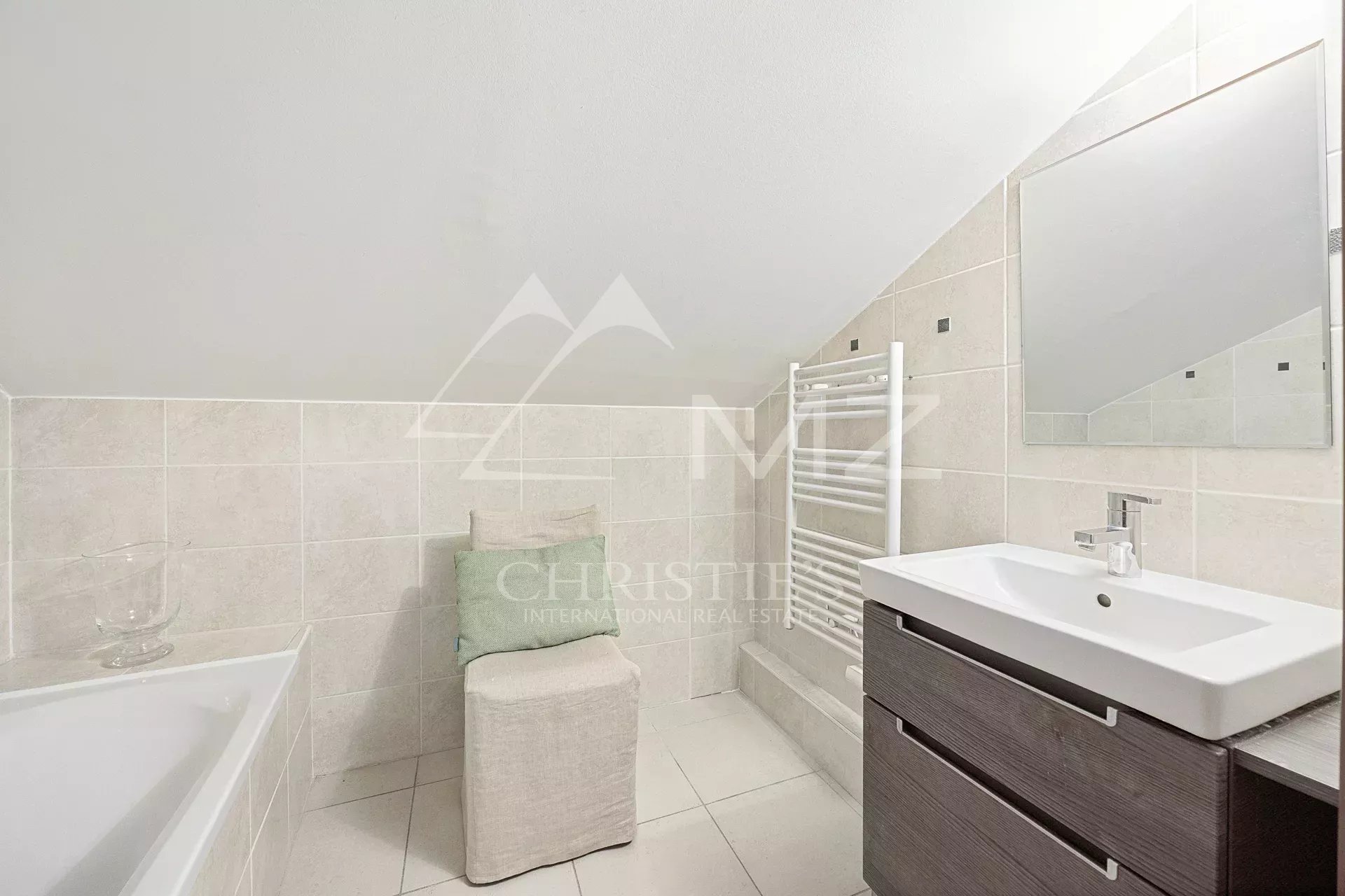 fc8b9b2b8c223ae2cec5c910380985f0_80a39e5f96_1920-original