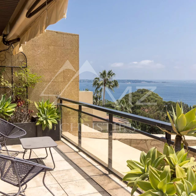 À vendre : Le Cannet collines, exceptionnel 4 pièces en dernier étage