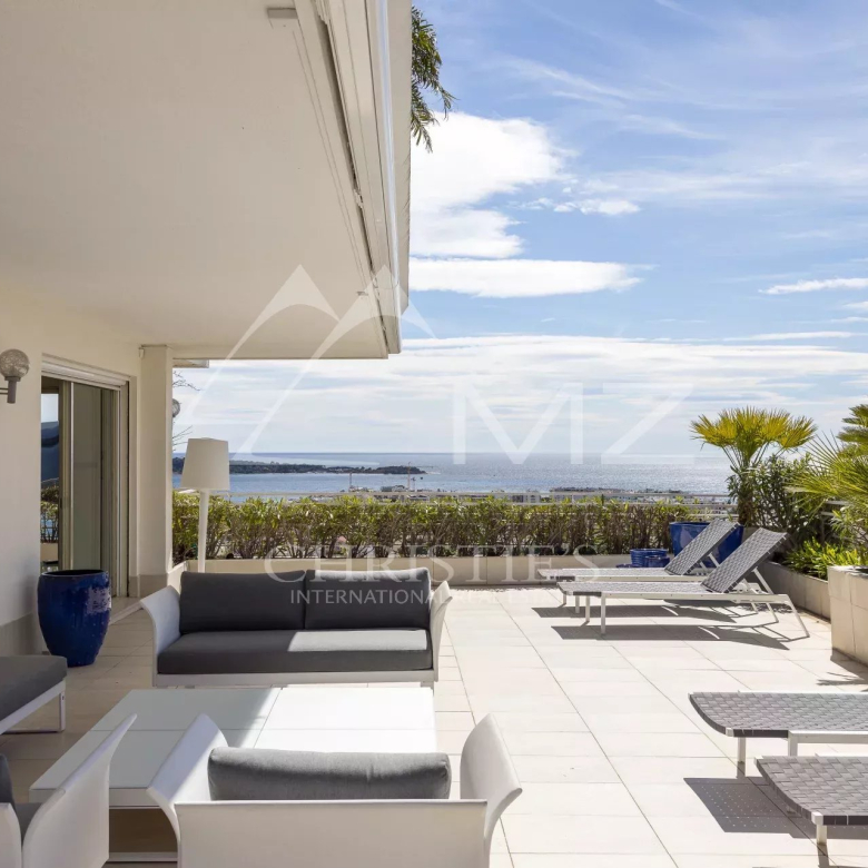 Découvrez ce bien d’exception situé sur les collines du Cannet résidentiel