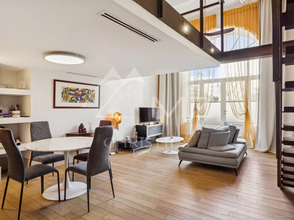 Dans le quartier du Petit Juas, loft alliant charme historique et confort