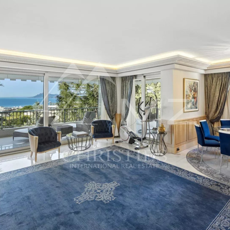 Superb apartment in a prestigious residence