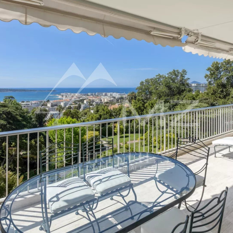 Stunning penthouse with Mont Blanc views – Annemasse Centre