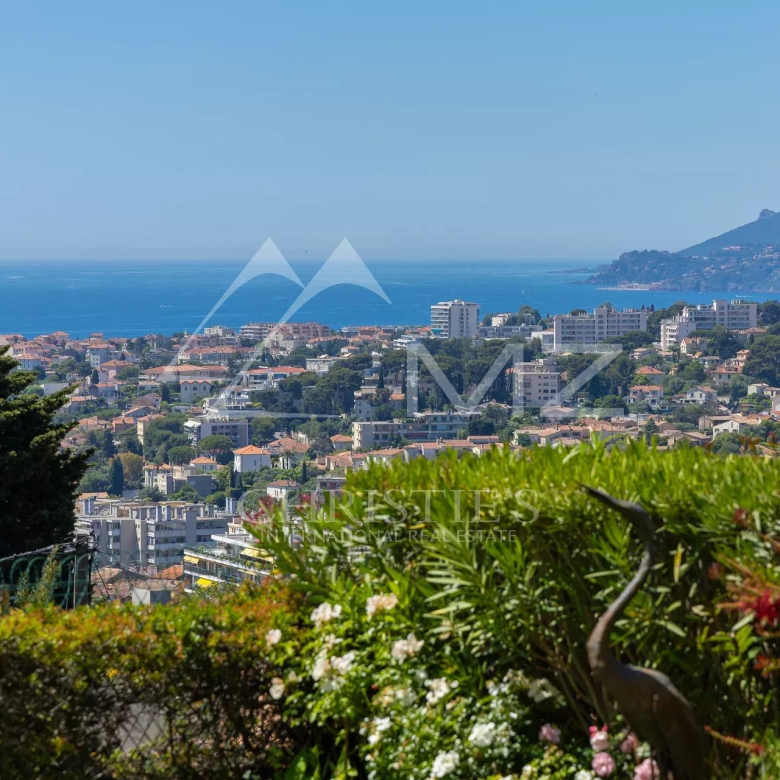 Villa, House, Property in Grasse