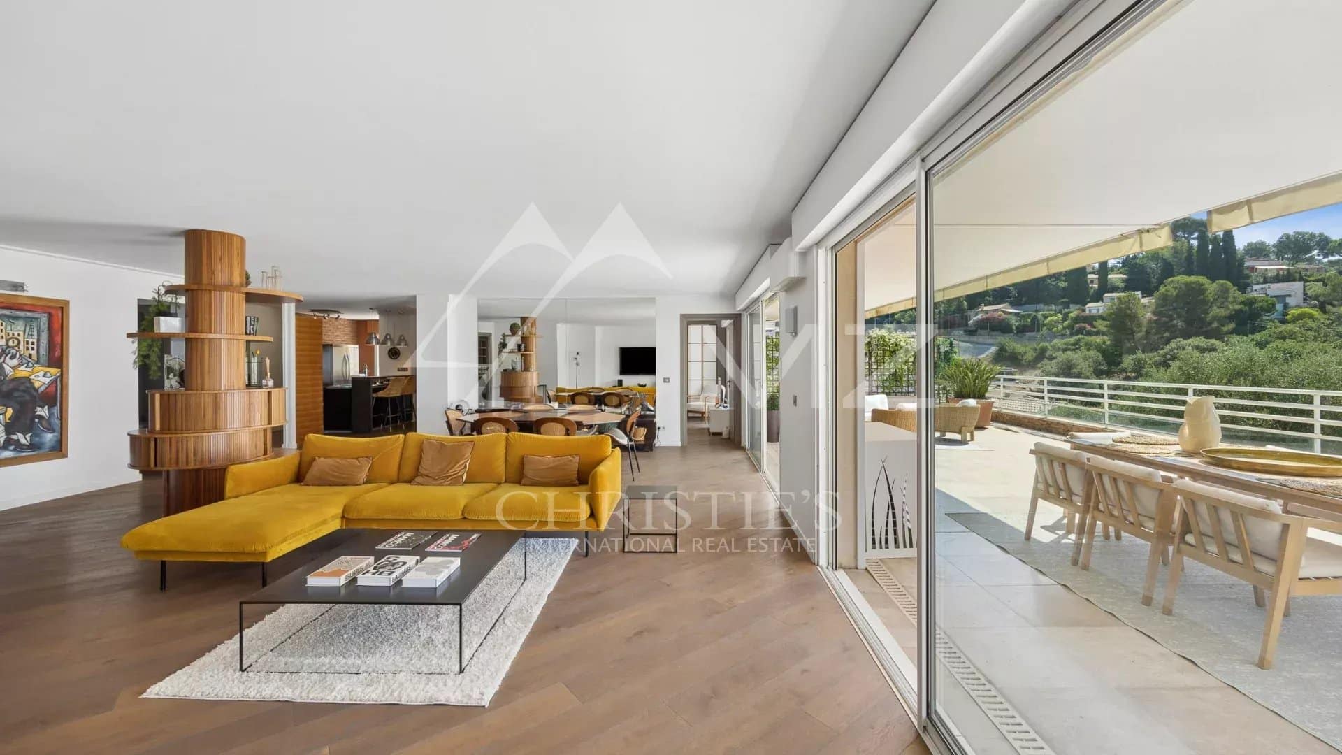 Apartment with sea view in Le Cannet Modern apartment with terrace and view of the Bay of Cannes, Le Cannet.