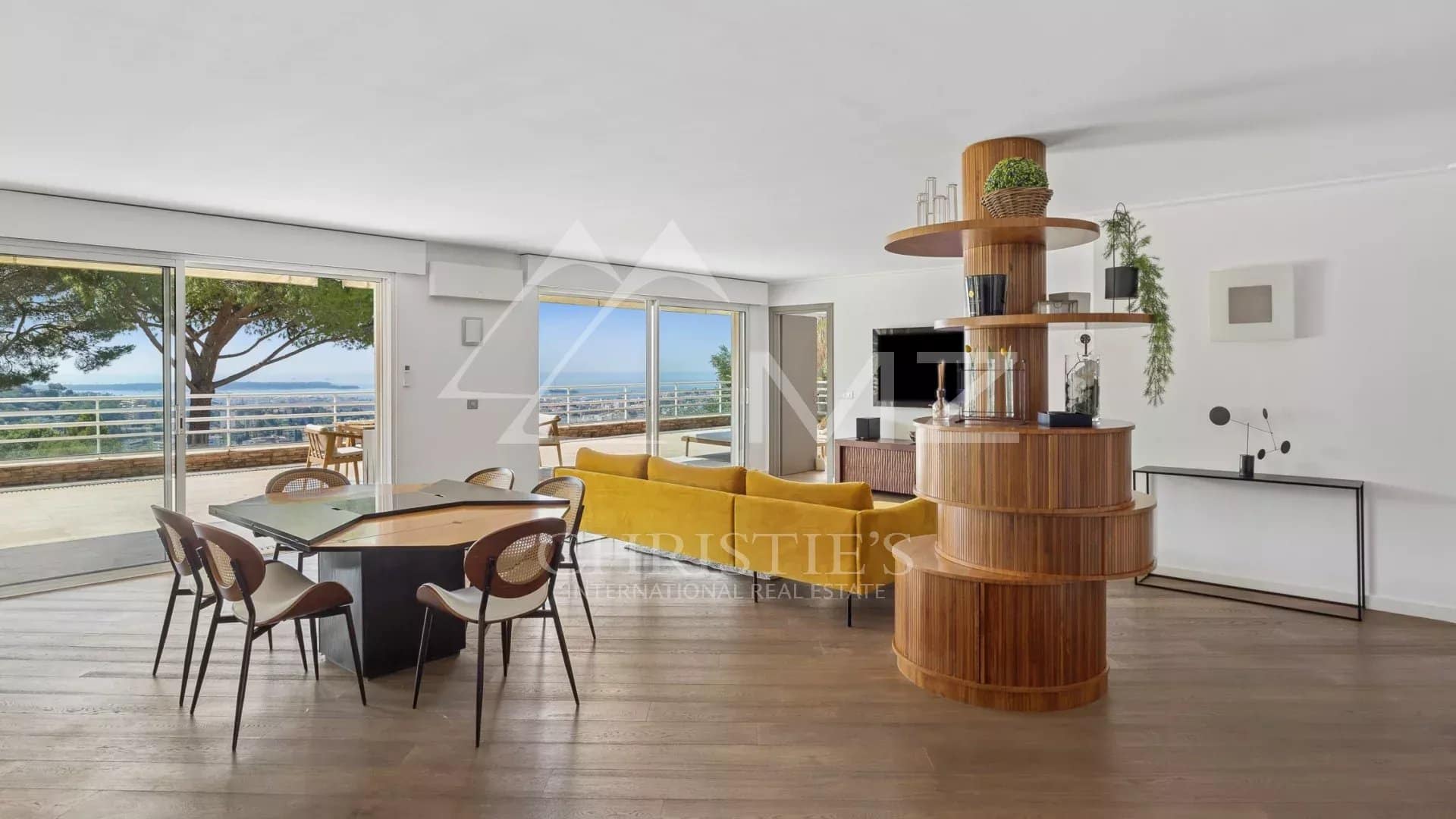 Modern apartment with panoramic views in Le Cannet Interior of a modern apartment with sea view, bright living room and spacious terrace.