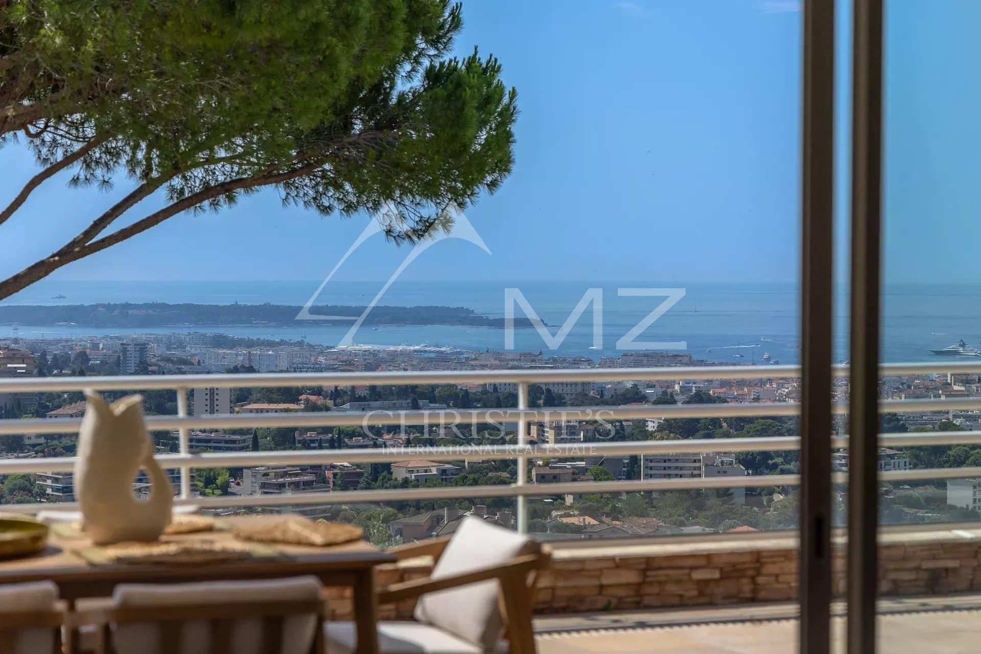Apartment with sea view in Le Cannet Panoramic view of the Bay of Cannes and the Mediterranean from an apartment in Le Cannet.