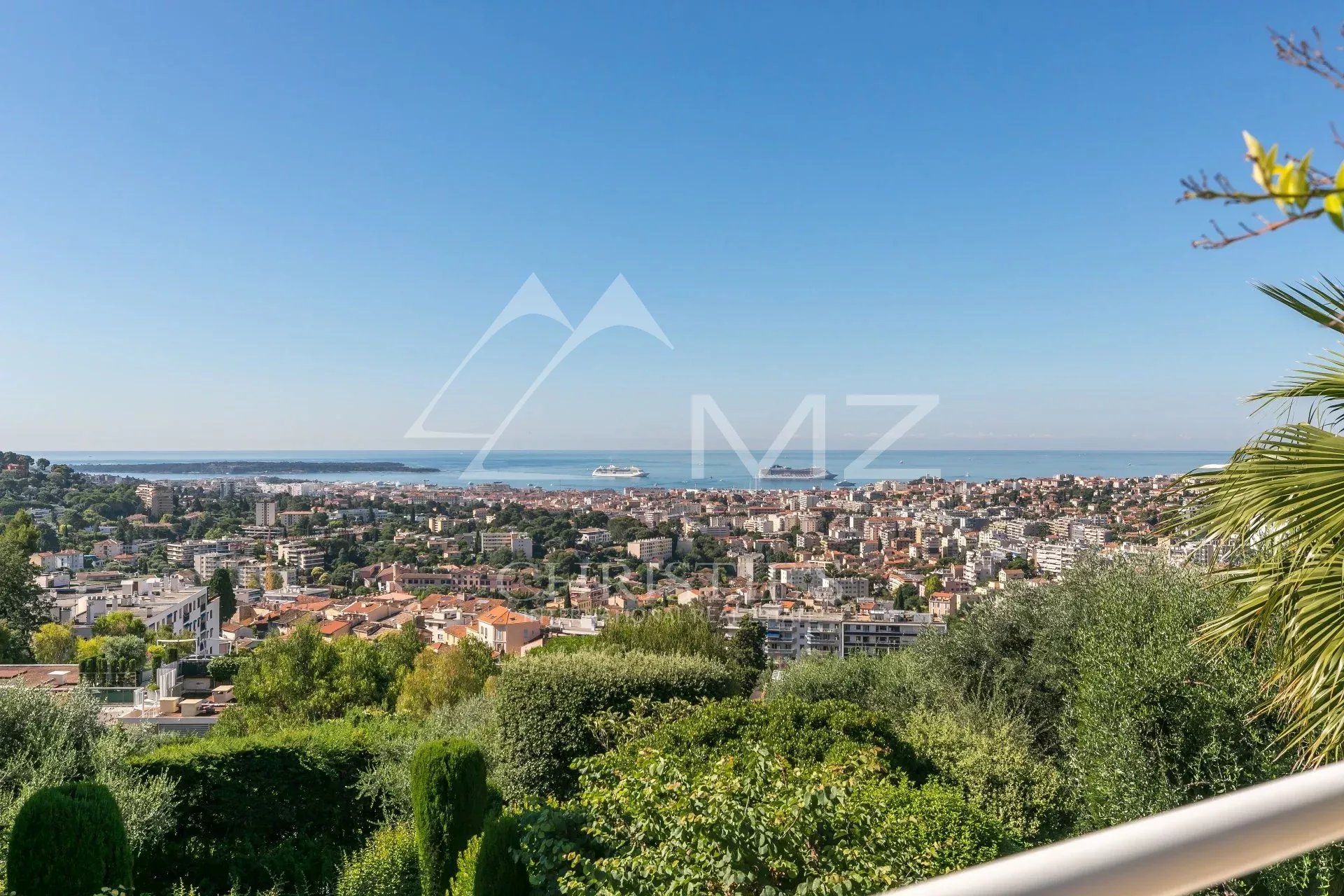 Apartment with sea view in Le Cannet Panoramic view of the Bay of Cannes and the Mediterranean from an apartment.