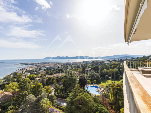 Panoramic view of the sea and the city of Cannes from a penthouse with terrace.
