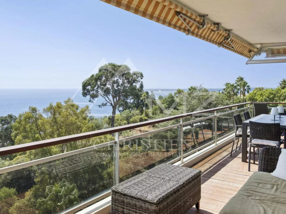 Apartment terrace with sea view and outdoor furniture in Cannes.