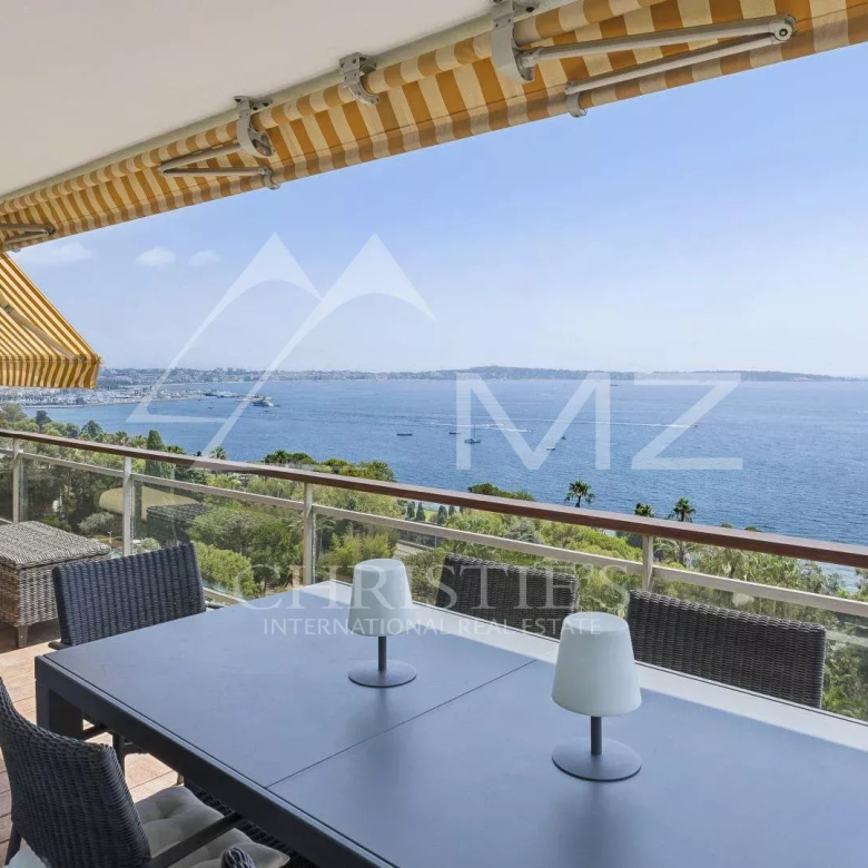 Luxury real estate photo | Charming Properties