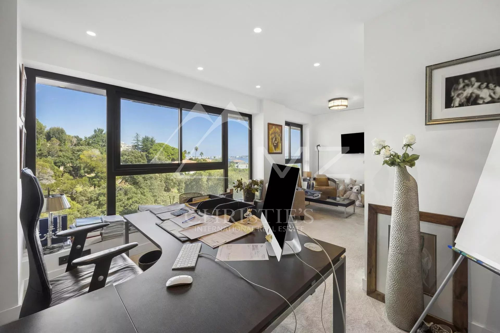 Modern office with views of nature, contemporary apartment in Cannes.