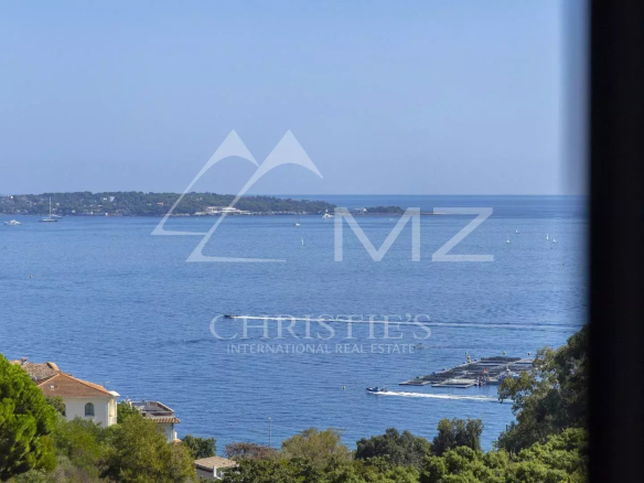 Panoramic sea view from an apartment in Cannes, with boats in the distance.