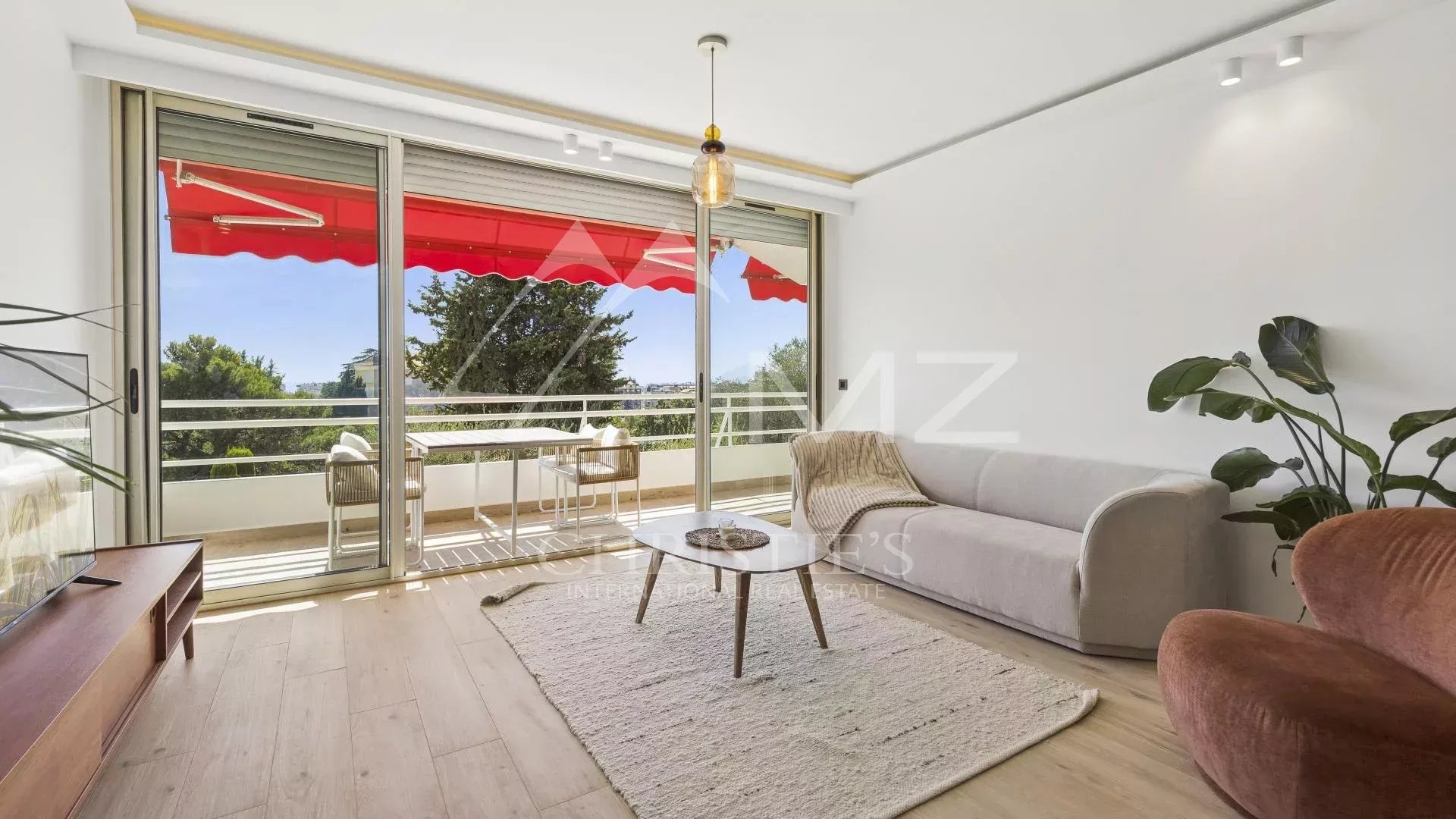 Bright living room in a renovated apartment in Cannes with terrace and unobstructed view.