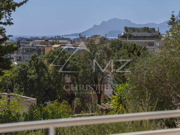 Luxury real estate photo | Charming Properties