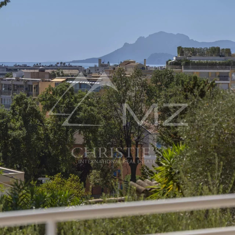Luxury real estate photo | Charming Properties