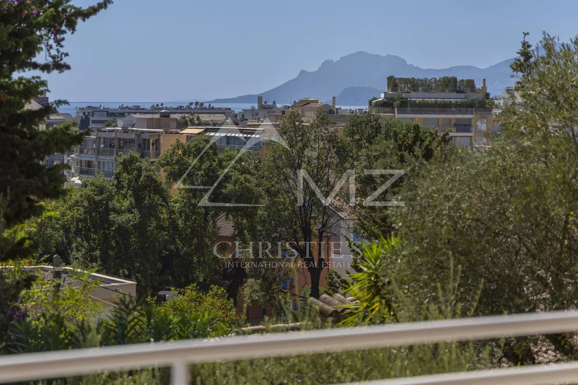 Unobstructed view of the sea and the Estérel mountains from a terrace in Cannes.