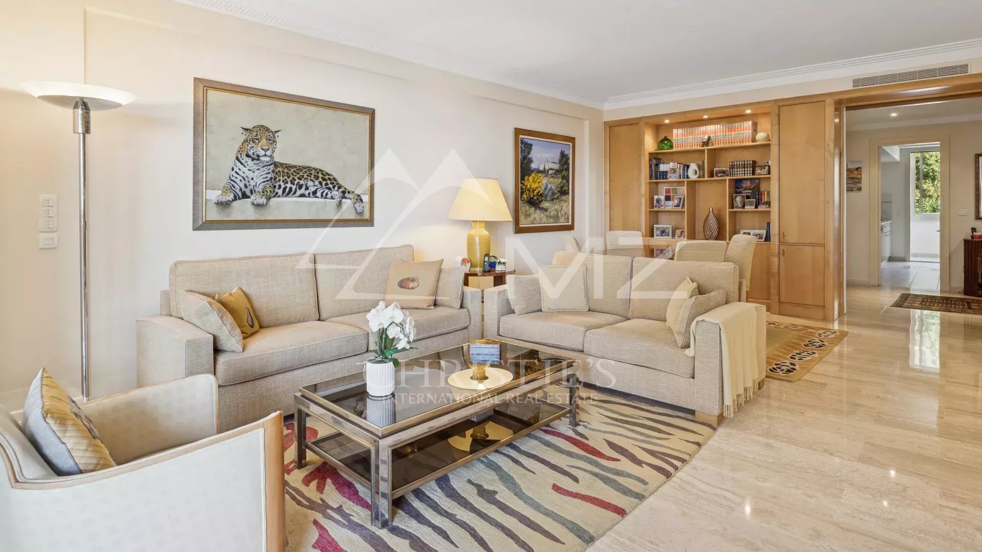 Contemporary apartment living room in Cannes Living room of a contemporary apartment with modern furniture and elegant decor.