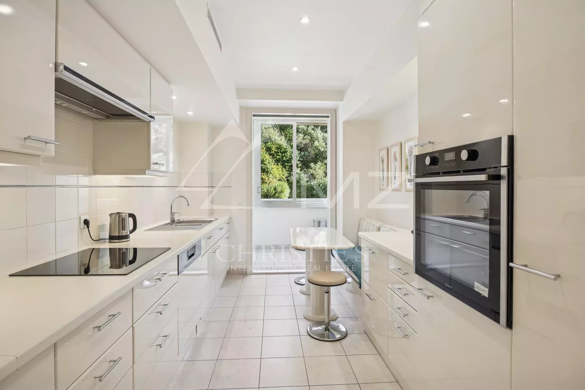Kitchen of an apartment in Cannes Modern and bright kitchen in a contemporary apartment in Cannes.